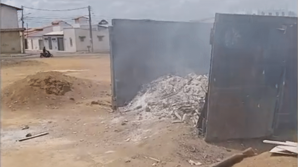 Moradores denunciam mau uso de PEV no bairro Senhorinha Cairo