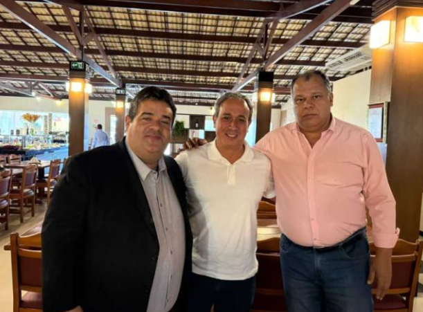 Nelson de Vivi sela apoio a Vitor Azevedo ao lado de Ivan Cordeiro em Conquista: o que isso significa para 2026?