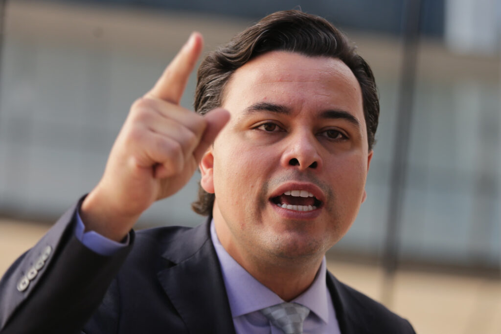 Cirurgia de Voz Vale Mais que Remédio de Gestante?