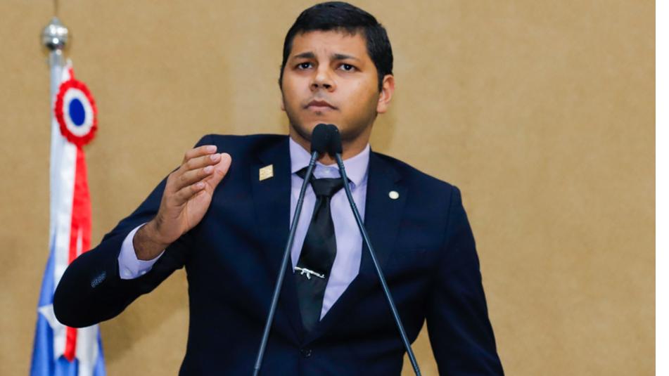 Diego Castro reforça defesa da educação e quer proibir linguagem neutra na Bahia