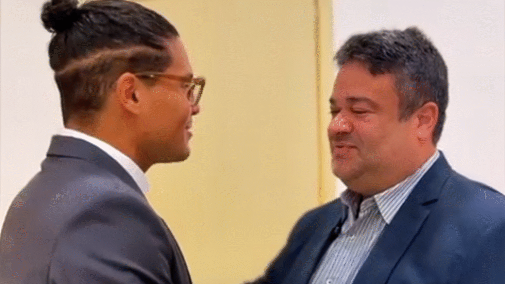 Ivan Cordeiro destaca trajetória de jovem conquistense aprovado para a carreira de diplomata