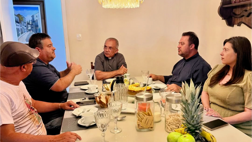 Vereadores debatem Campanha da Fraternidade 2026 com arcebispo e reforça ação por moradia popular