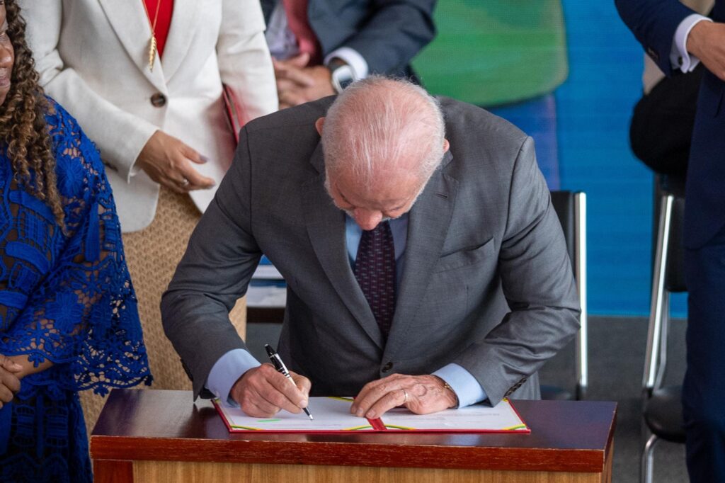 Lula sanciona PL Antifacção e promete endurecer combate ao crime organizado