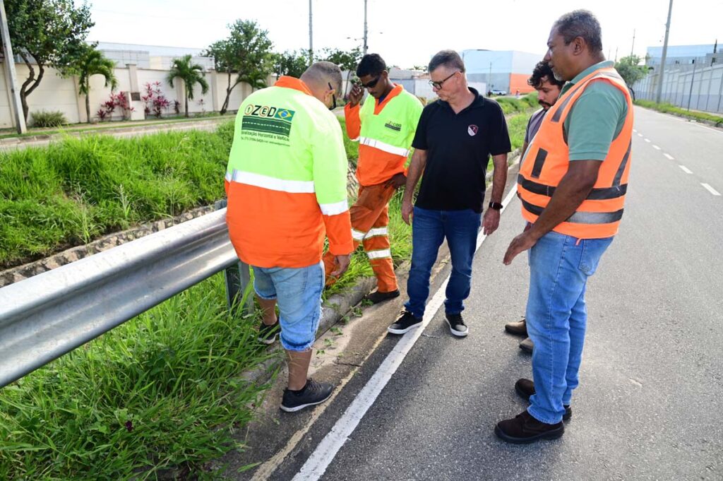 Prefeitura inicia instalação de guard rail e reduz riscos na Avenida Caracas
