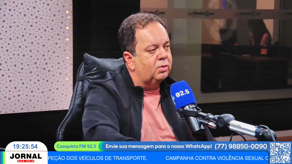 Elmar Nascimento comenta caso envolvendo Flávio Bolsonaro e Banco Master durante entrevista sobre cenário político em Brasília