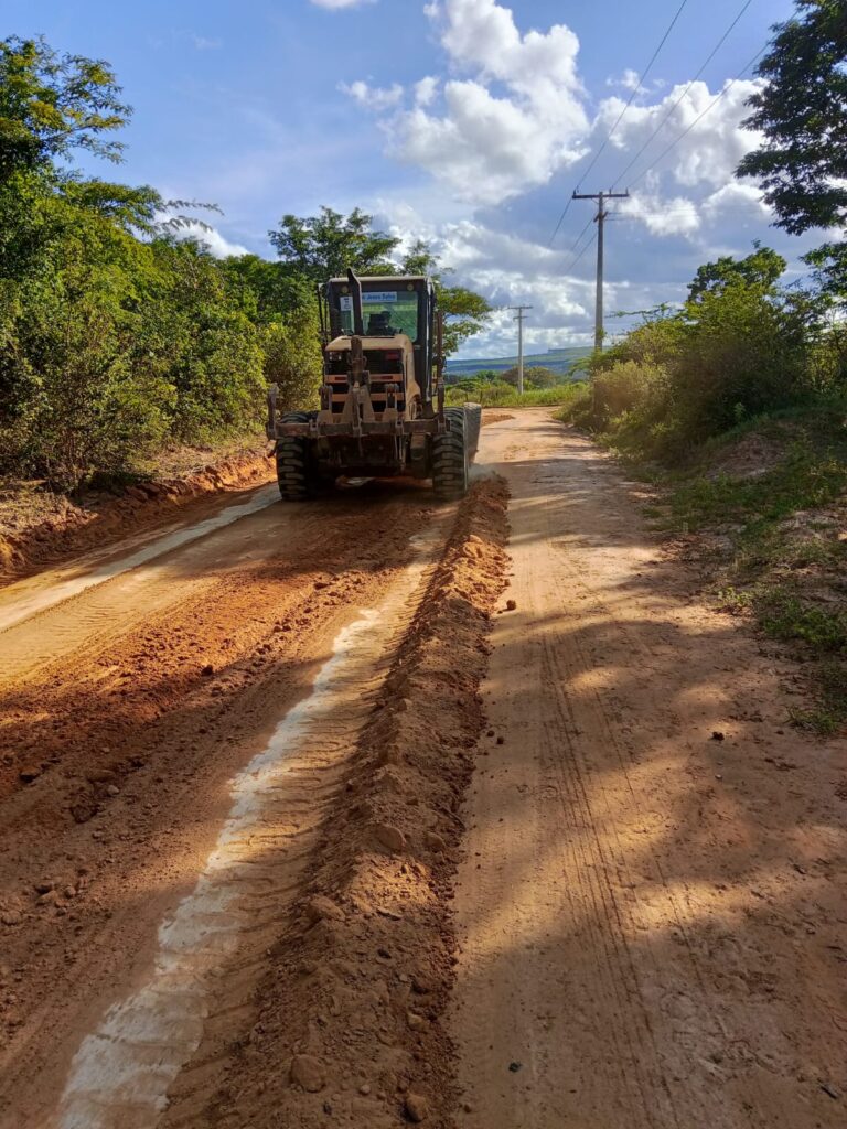 Prefeitura amplia recuperação de estradas na zona rural de Vitória da Conquista