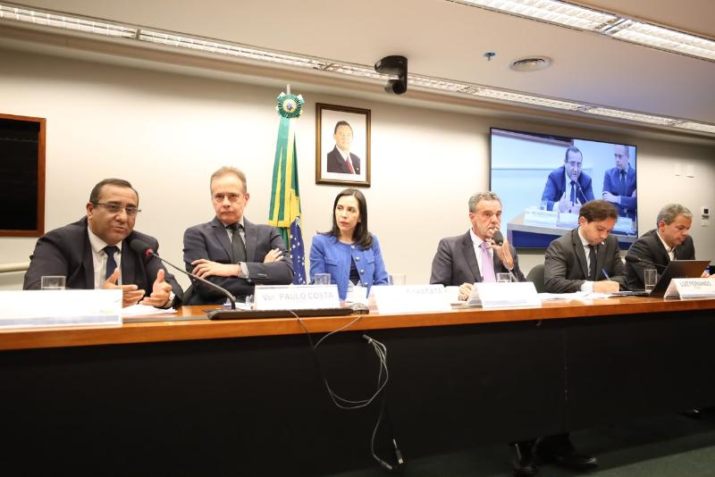 Ricardo Babão leva crise aérea de Vitória da Conquista a Brasília e cobra soluções