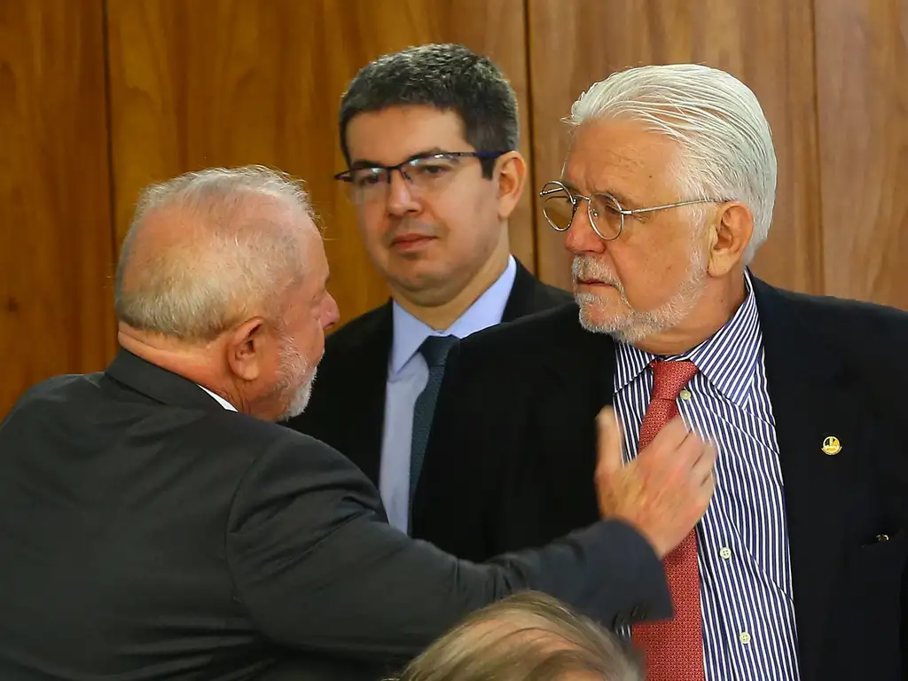 Um dia após operação da PF contra Jaques Wagner, governo Lula retira delegados e gera polêmica em Brasília