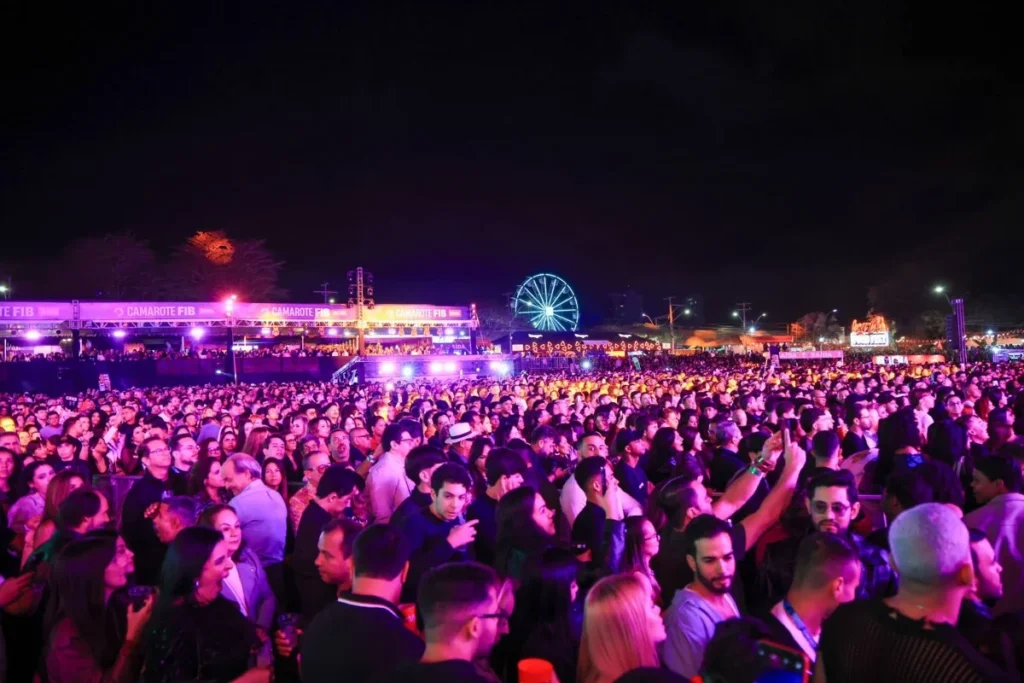 Maria Bethânia se apresenta no Festival de Inverno Bahia e coro em apoio a Lula chama atenção em Vitória da Conquista