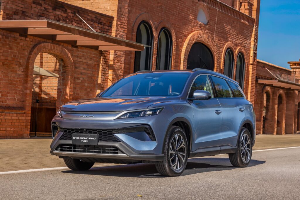 BYD Song Pro Super-Híbrido Flex Fuel chega ao Brasil com tecnologia de ponta e consumo recorde