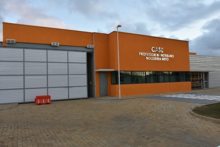 Denúncia aponta agressões contra servidores dentro do CASE: “estão batendo em todo mundo”