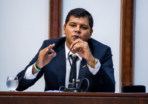 Diego Castro publica vídeo com críticas a Renan Santos e intensifica embate com grupo político