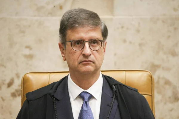 Mensagens indicam que Vorcaro levou filho de Paulo Gonet a Londres