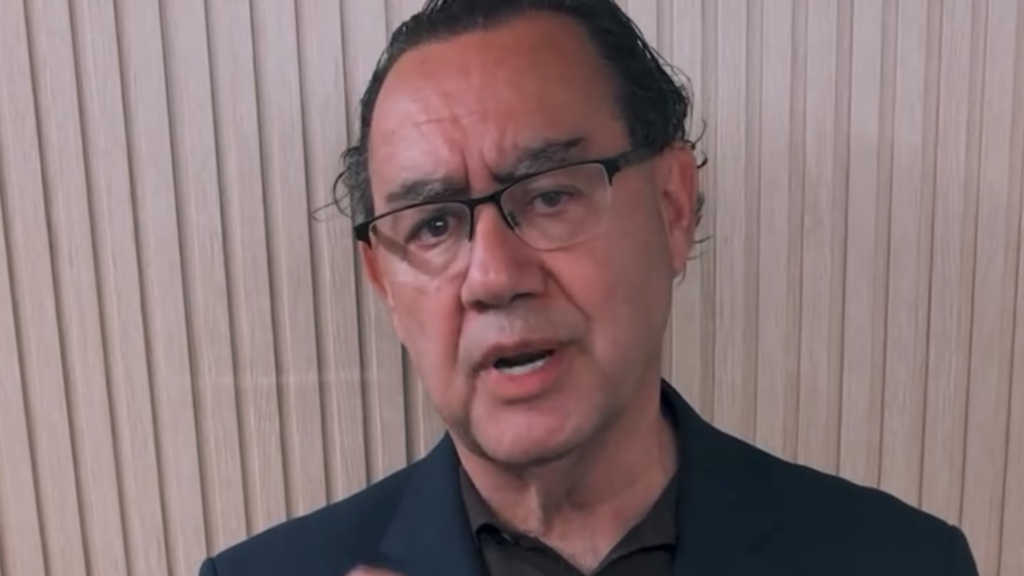 Augusto Cury anuncia voto de confiança em Flávio Bolsonaro e apresenta oito compromissos para o Brasil