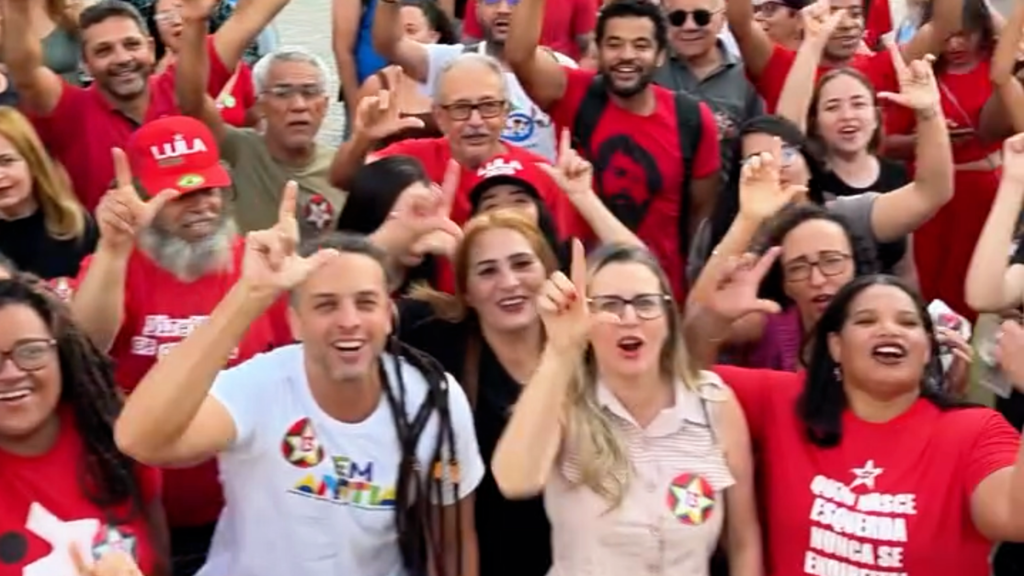 PT vai às ruas em Vitória da Conquista após Flávio Bolsonaro terminar 1º turno à frente de Lula