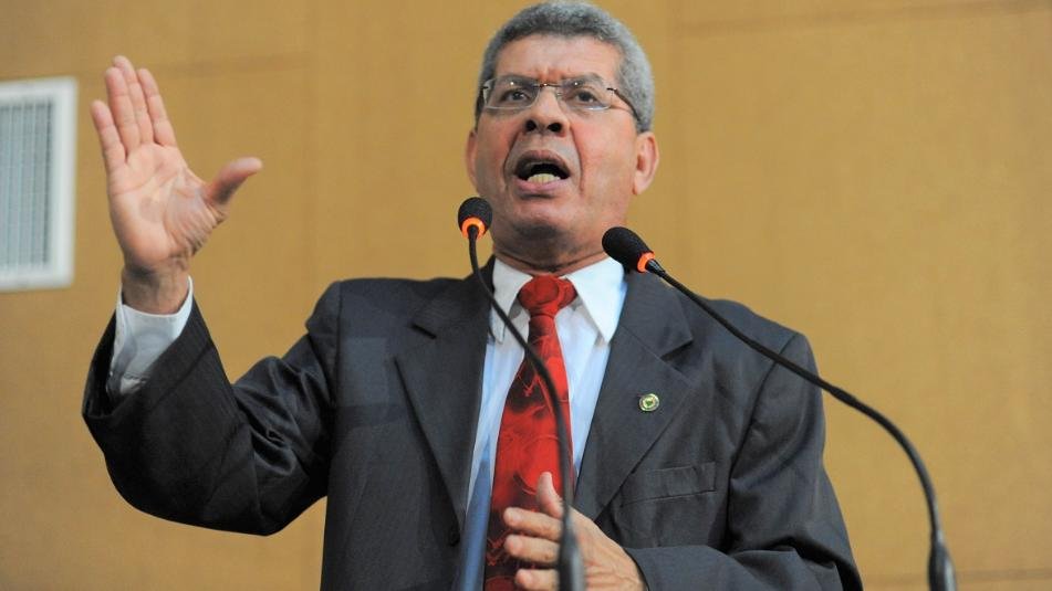 Zé Raimundo perde 4,2 mil votos em Vitória da Conquista entre 2022 e 2026