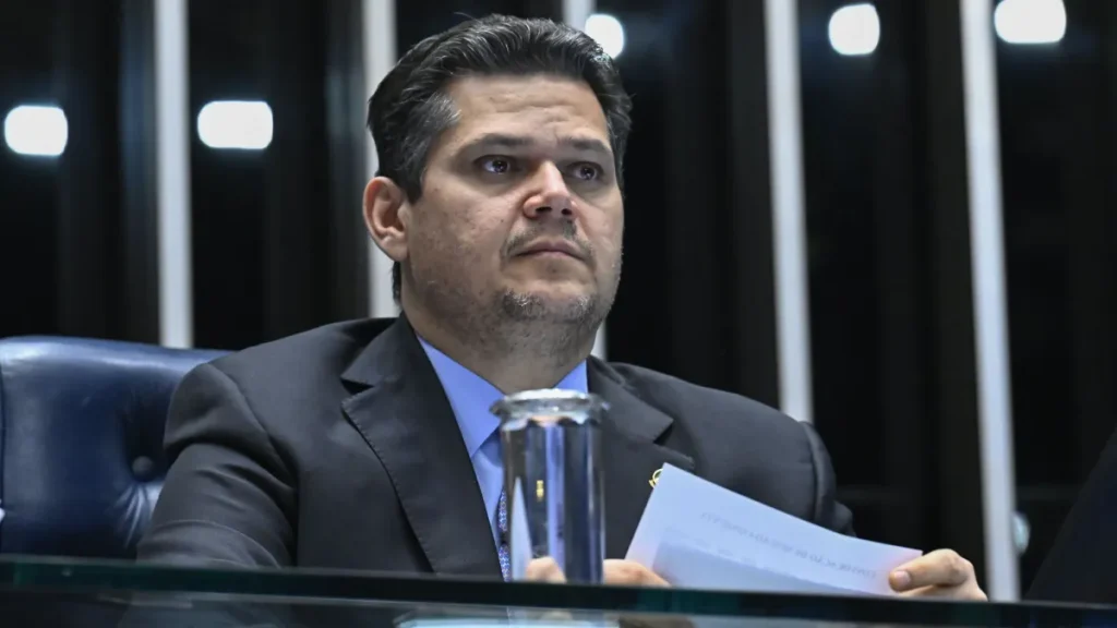 Derrotas no Amapá colocam em xeque permanência de Alcolumbre na presidência do Senado em 2027