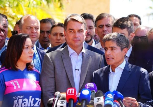 ACM Neto nega negociação de cargos com Flávio Bolsonaro e diz que pediu atenção à Bahia