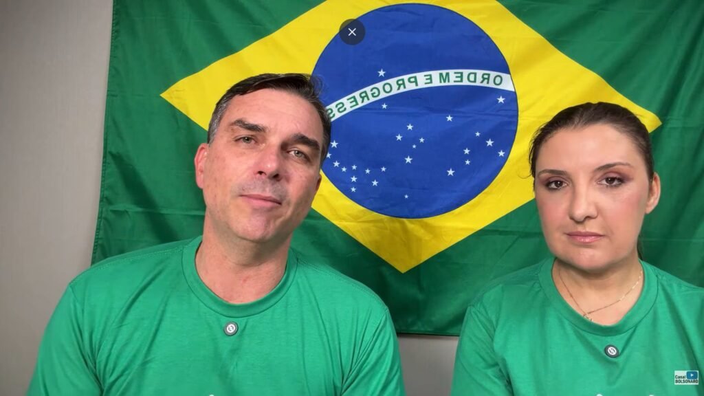 Flávio Bolsonaro rebate informação sobre fim do Bolsa Família e apresenta proposta de transição de dois anos
